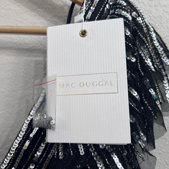 NEW $698 MAC DUGGAL 5568 BLACK SILVER SEQUINED CUTOUT V-NECK LACE UP GOWN Sz 12 - Picture 12 of 17